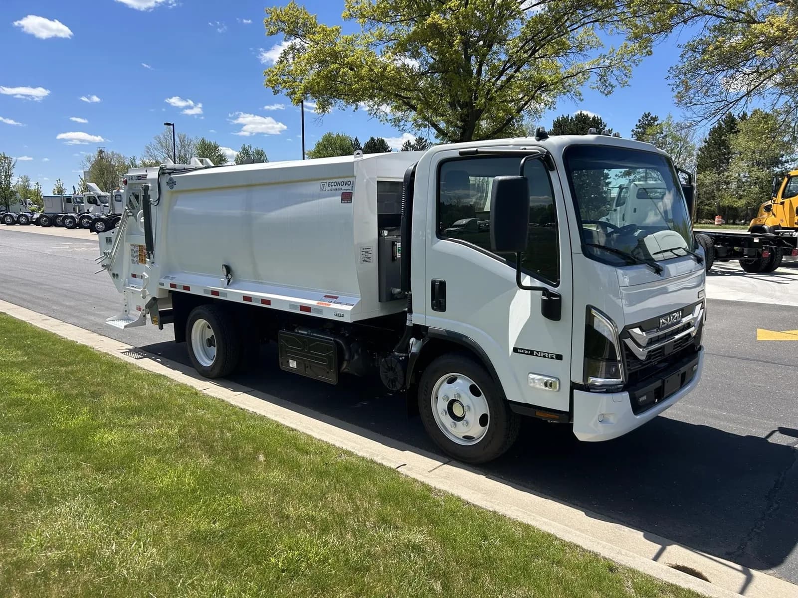 2026 Isuzu NRR - Garbage