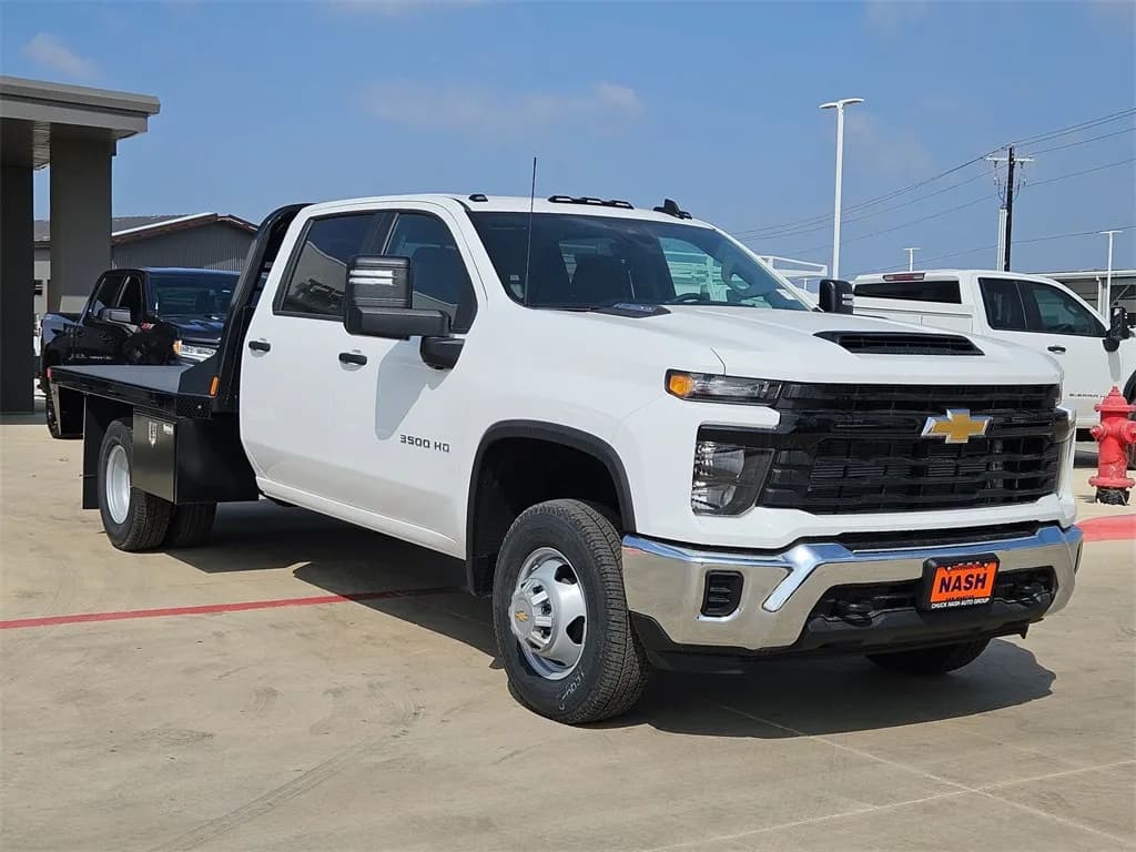 2026 Chevrolet Silverado 3500 Crew Cab - Flatbed