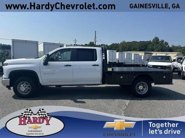 2025 Chevrolet Silverado 3500 Crew Cab - Flatbed