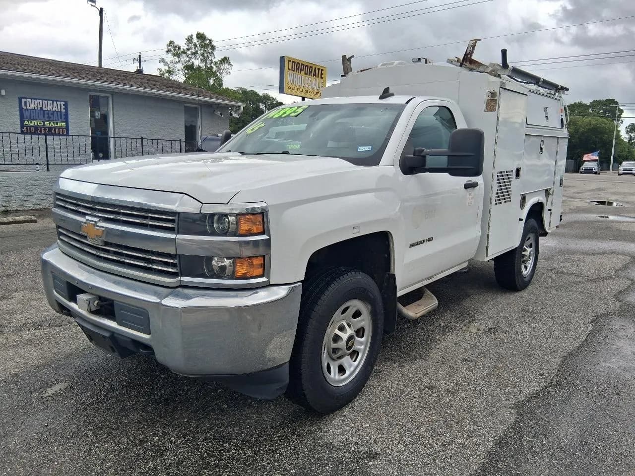 2015 Chevrolet Silverado 3500HD - Box