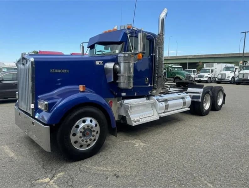 2023 Kenworth W900L