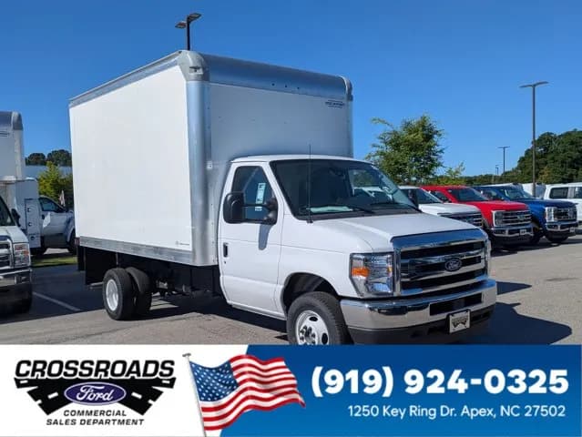 2027 Ford E-450 - Box