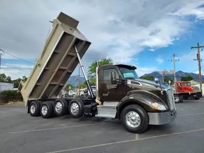 2019 Kenworth T680 Quad Axle - Dump