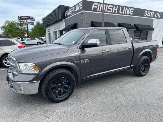 2017 Ram 1500 Laramie Crew Cab SWB - Pickup