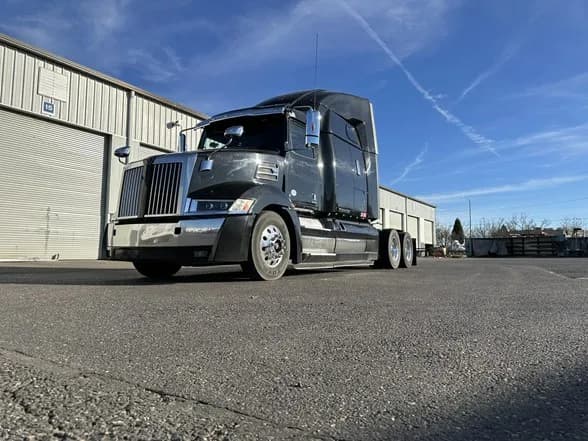 2019 Western Star 5700XE - Car Hauler Trucks