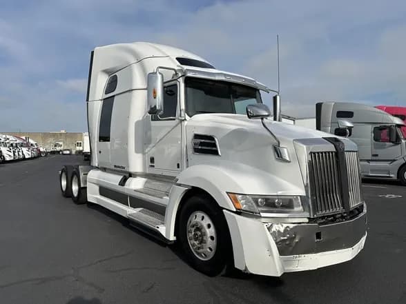 2022 Western Star 5700XE - Sleeper