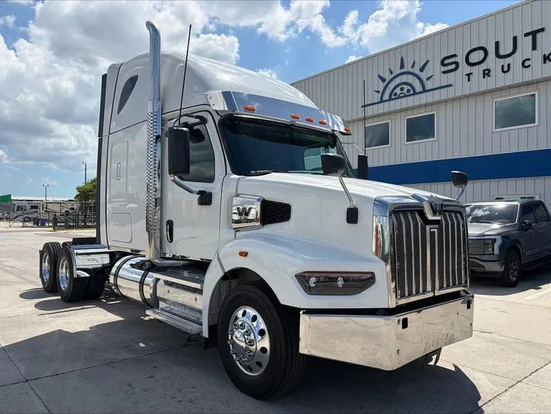 2022 Western Star 49X Chassis - Chassis