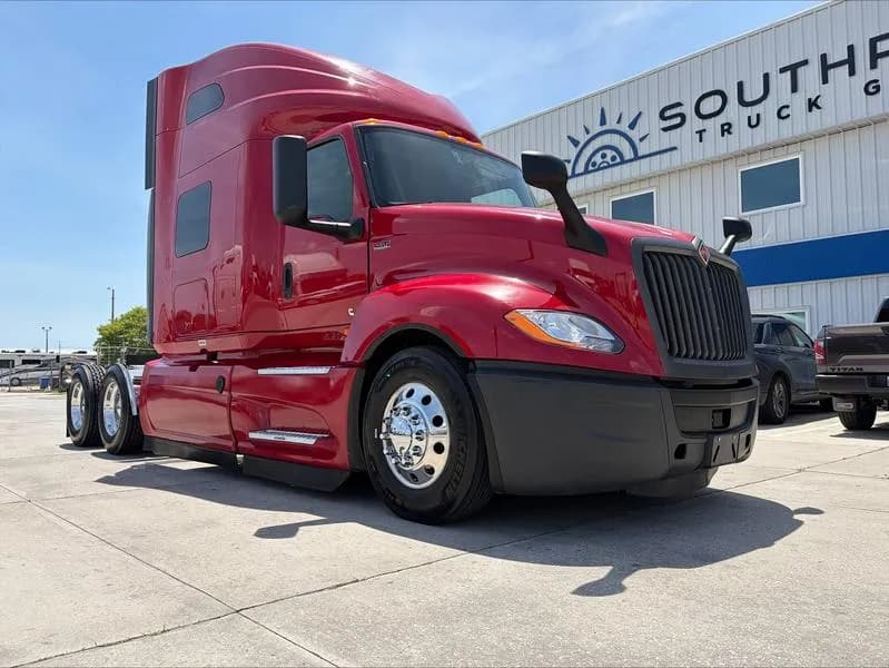 2022 International LT625