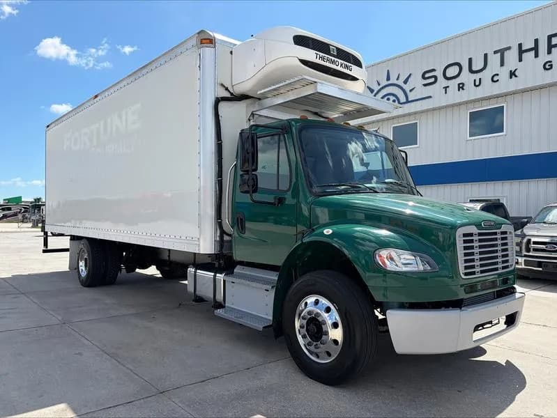 2022 Freightliner M2106