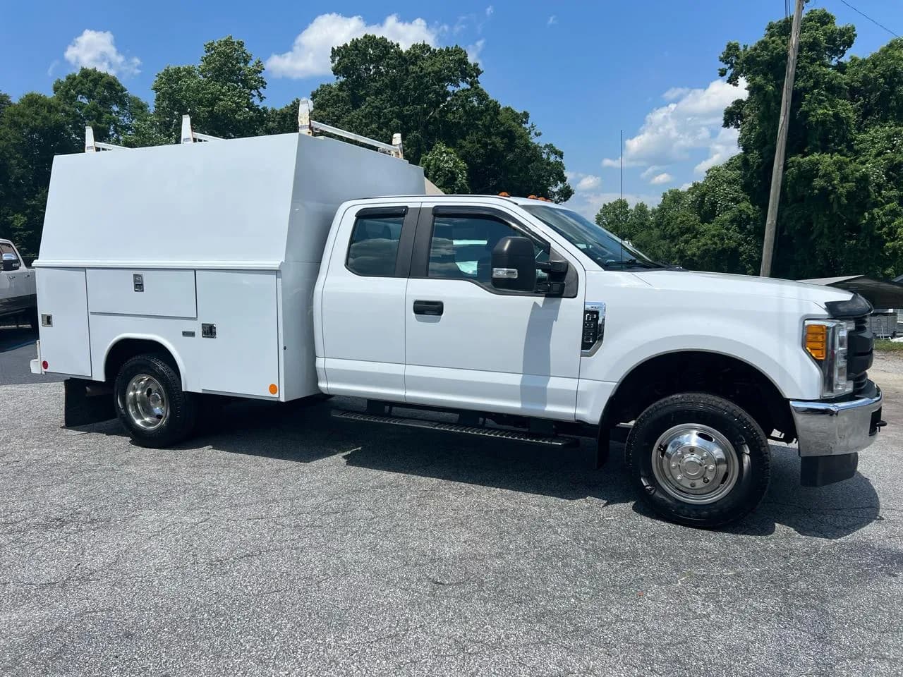 2017 Ford F-350 SD XL SuperCab Long Bed - Chassis