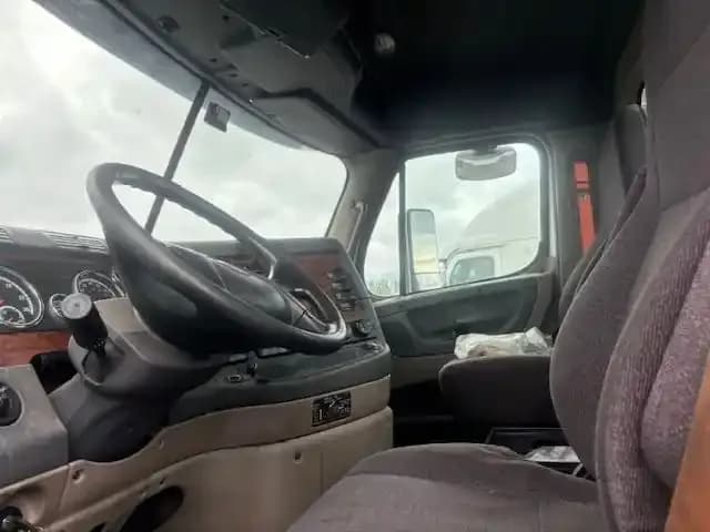 2016 Freightliner Cascadia - Day Cab