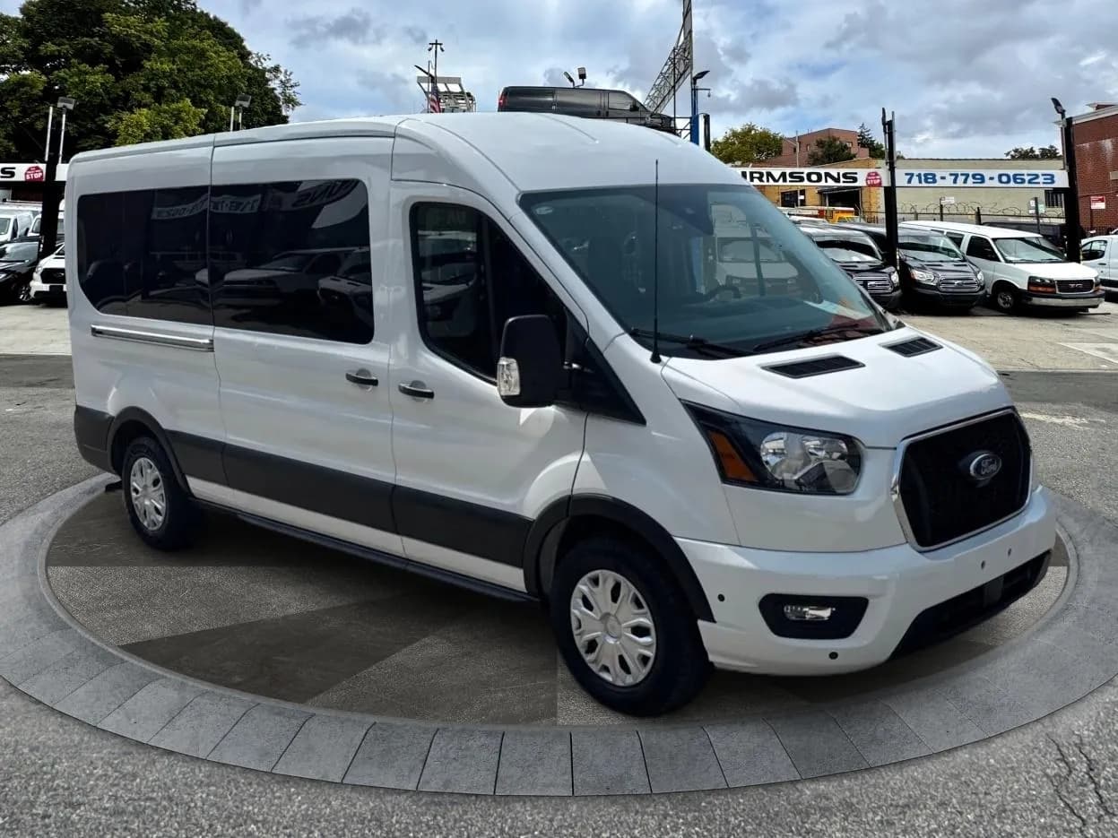 2025 Ford Transit Passenger Wagon T-350 148" Med Roof XLT - Vans