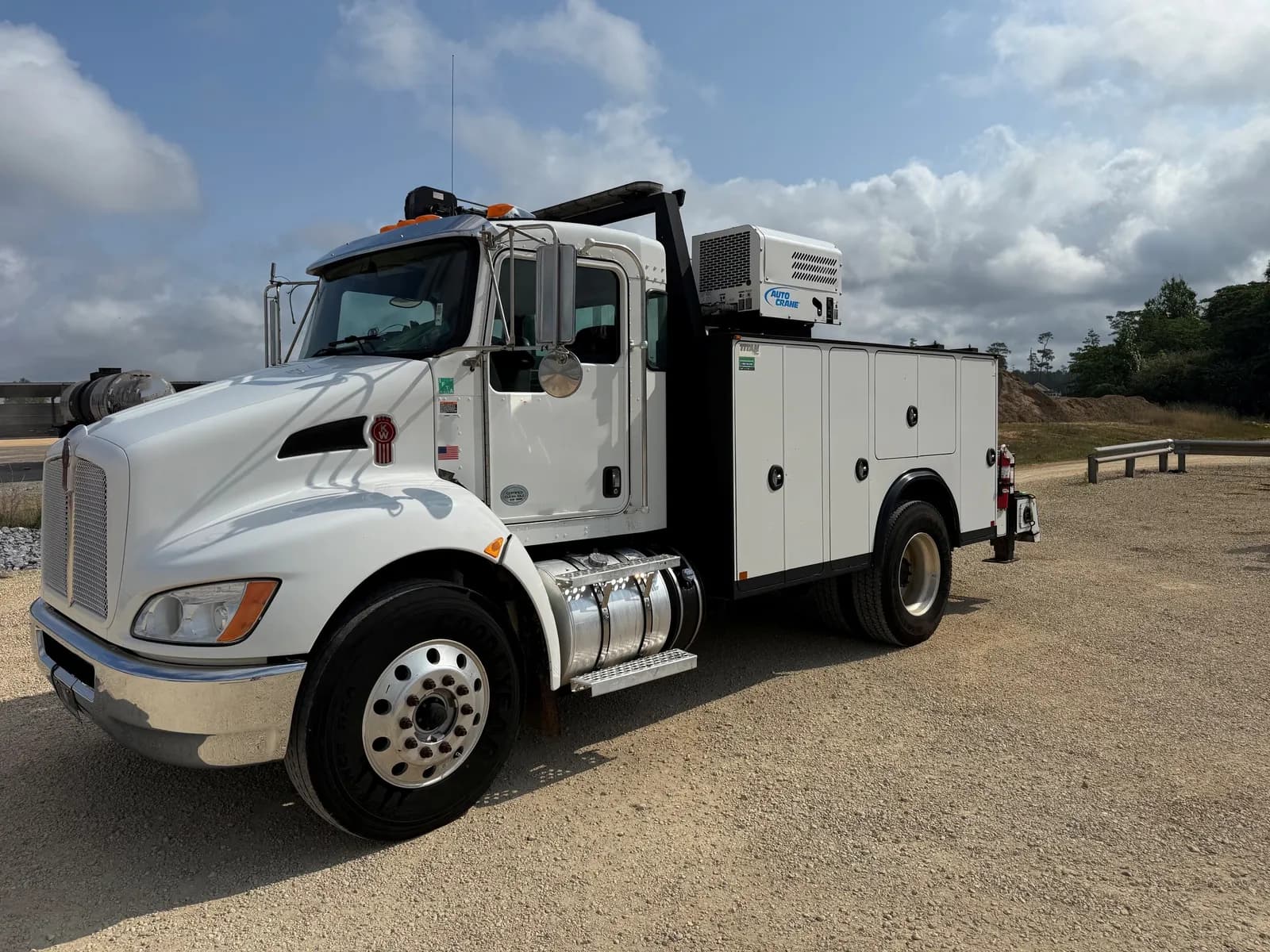 2020 Kenworth T270 - - Crane