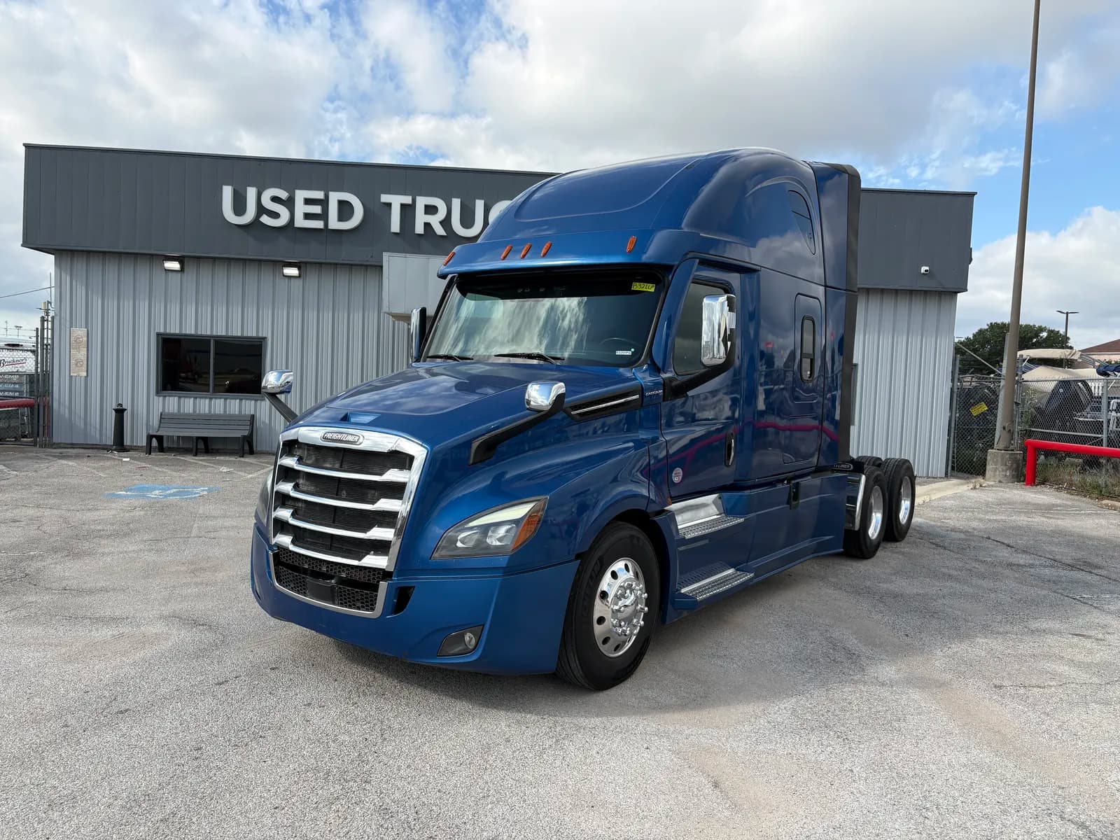 2022 Freightliner Cascadia - Sleeper