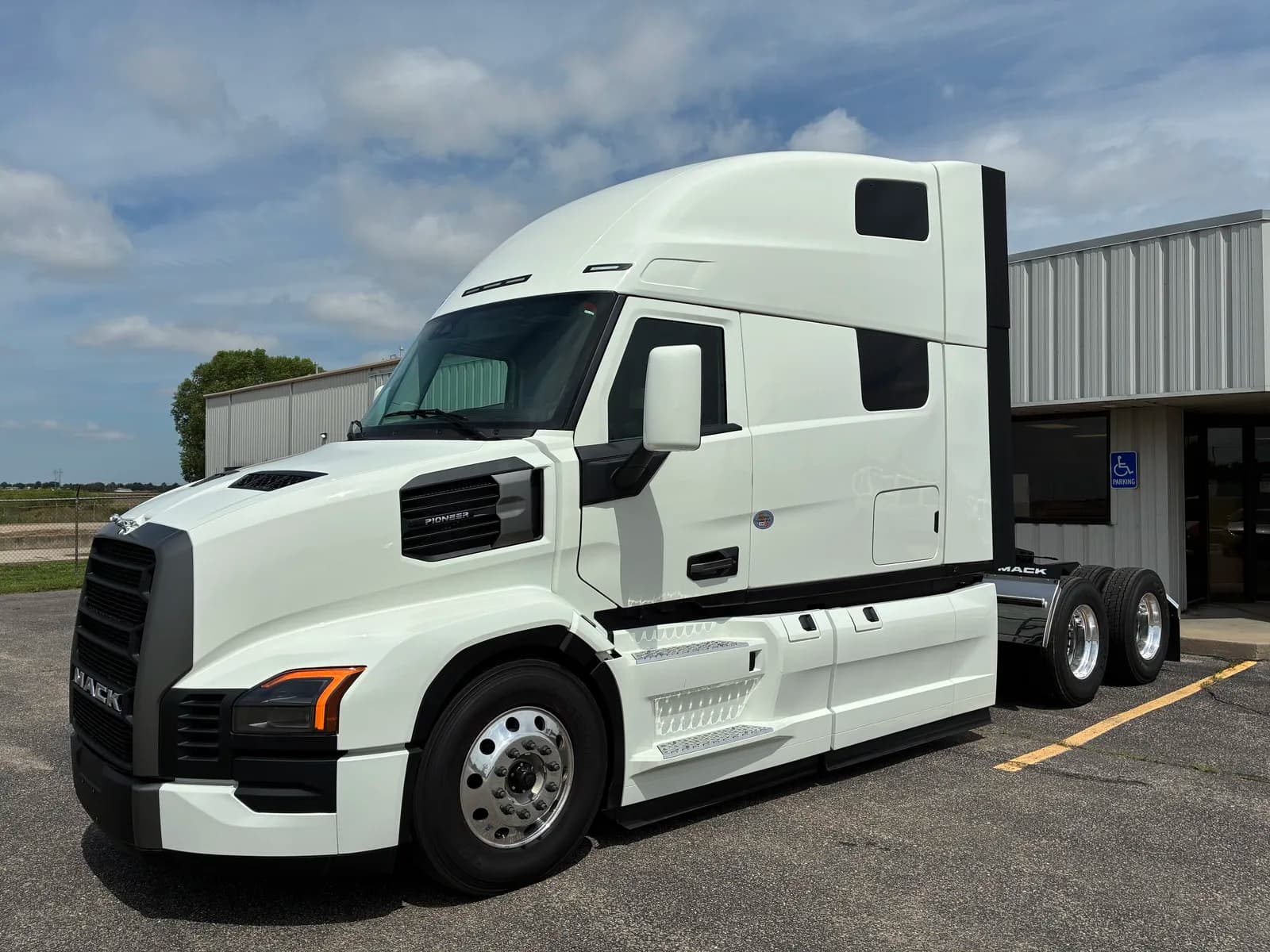 2027 Mack PR64T76H - Sleeper