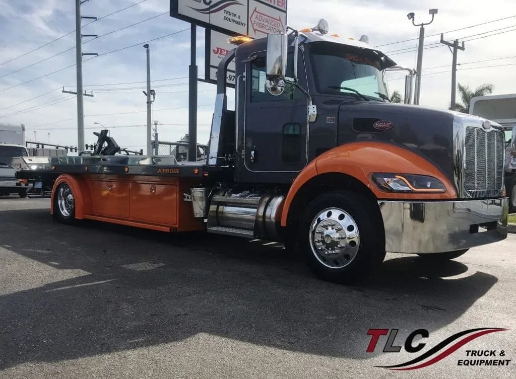 2020 Peterbilt 337 22FT - Tow