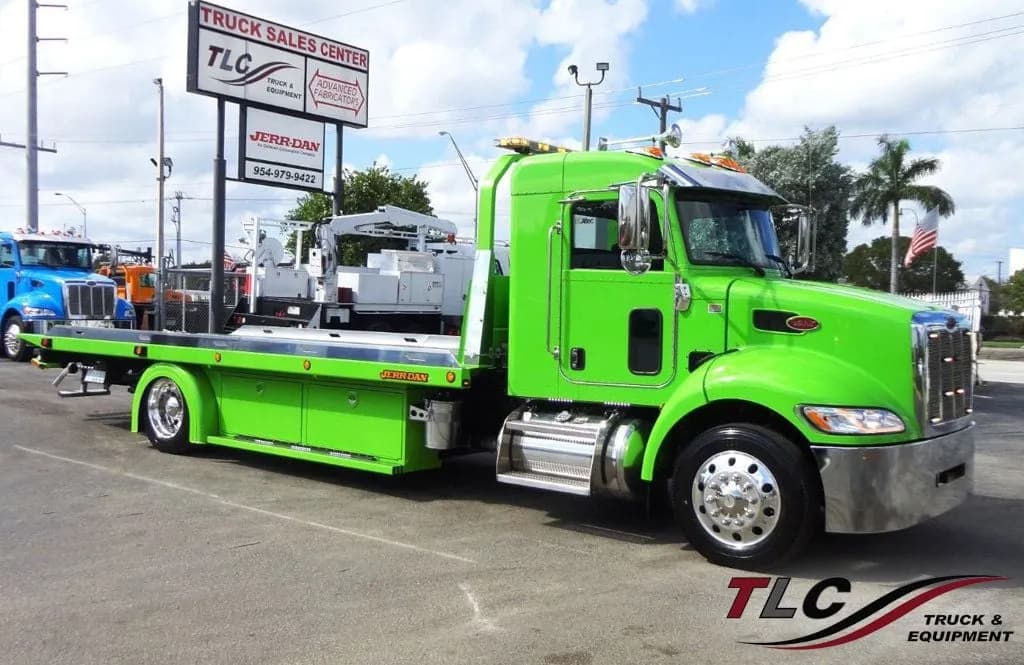 2020 Peterbilt 337 22FT - Tow