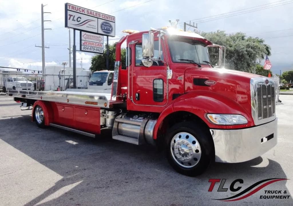 2022 Peterbilt 337 22FT - Tow