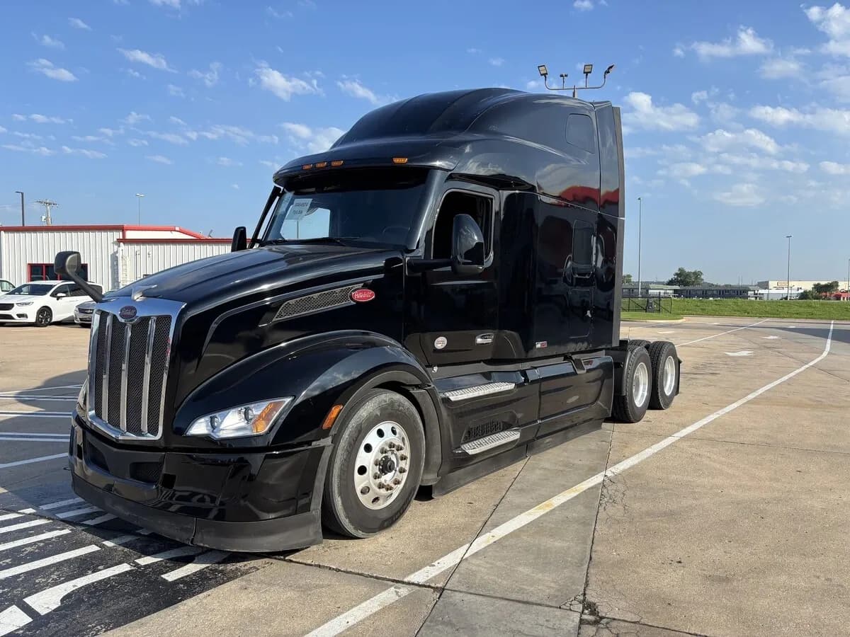2023 Peterbilt 579