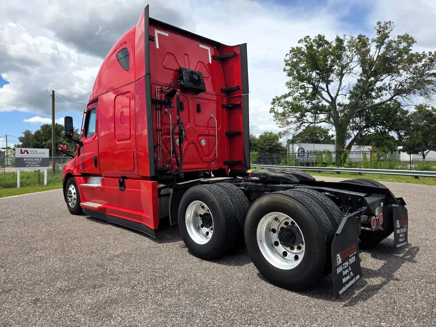 2022 Freightliner Cascadia - Sleeper
