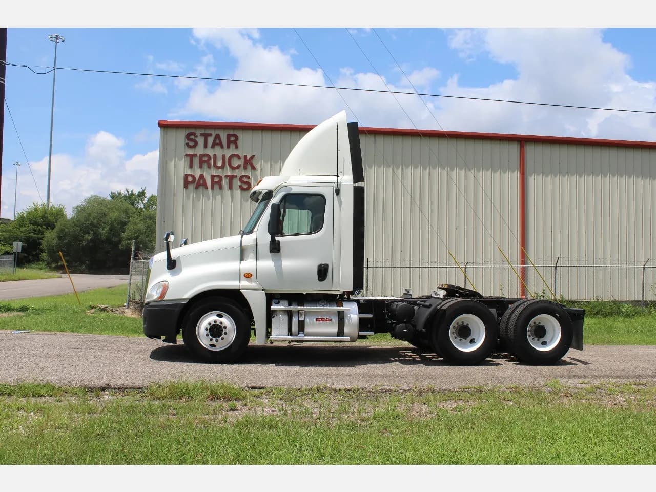 2013 Freightliner Cascadia - Day Cab