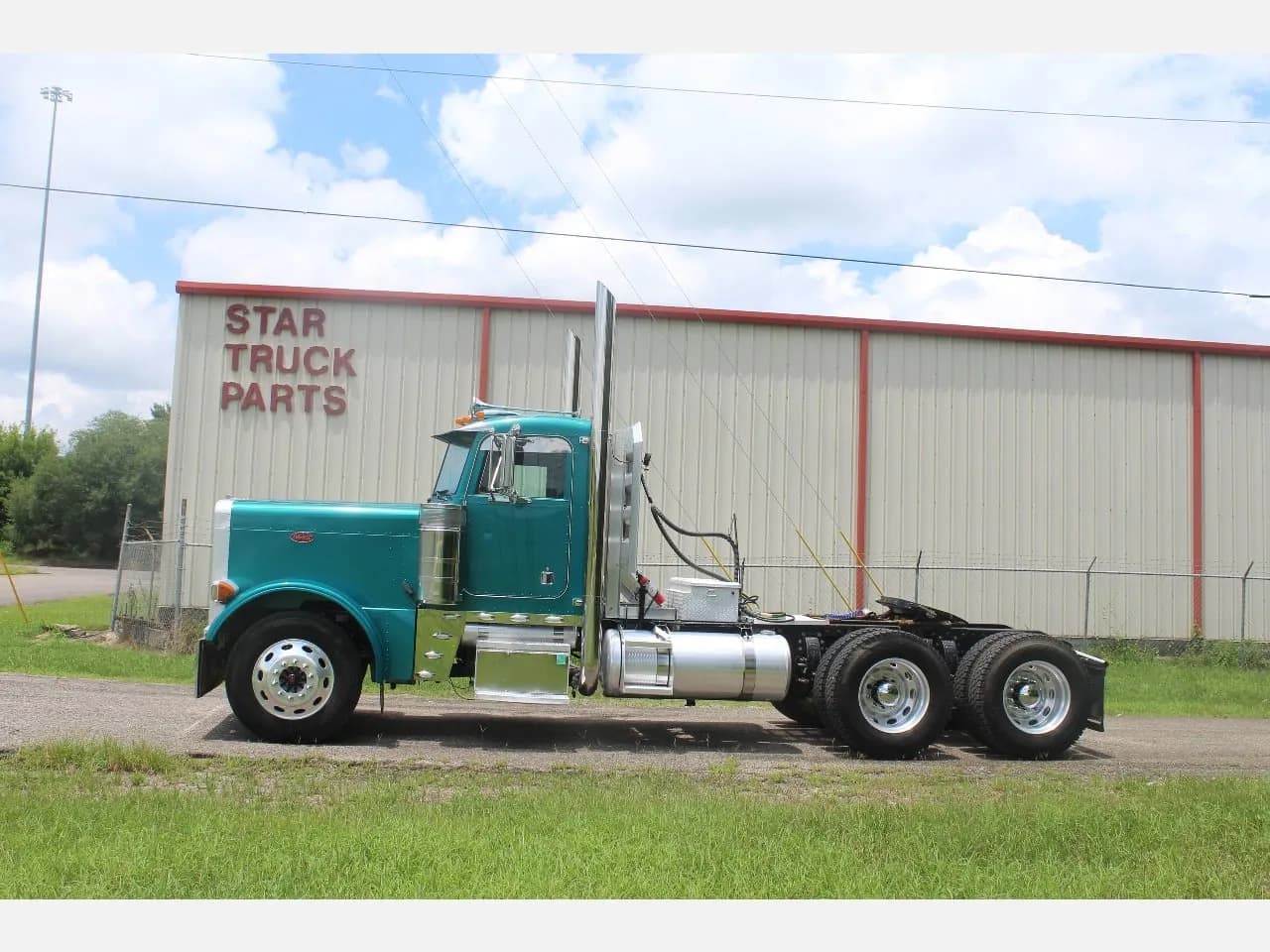 2005 Peterbilt 379 - Day Cab