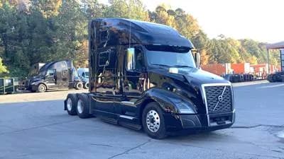 2023 Volvo VNL860 Semi Truck - 77" Raised Roof Double Bunk - Sleeper