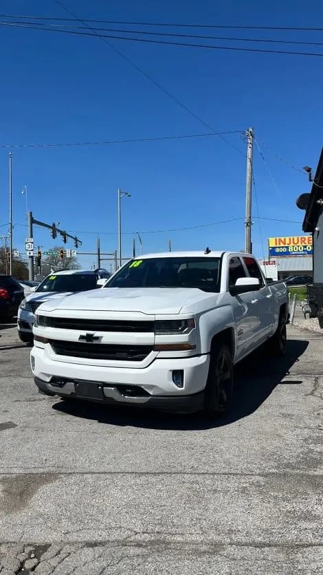 2018 Chevrolet SILVERADO 1500 CREW CAB - Pickup