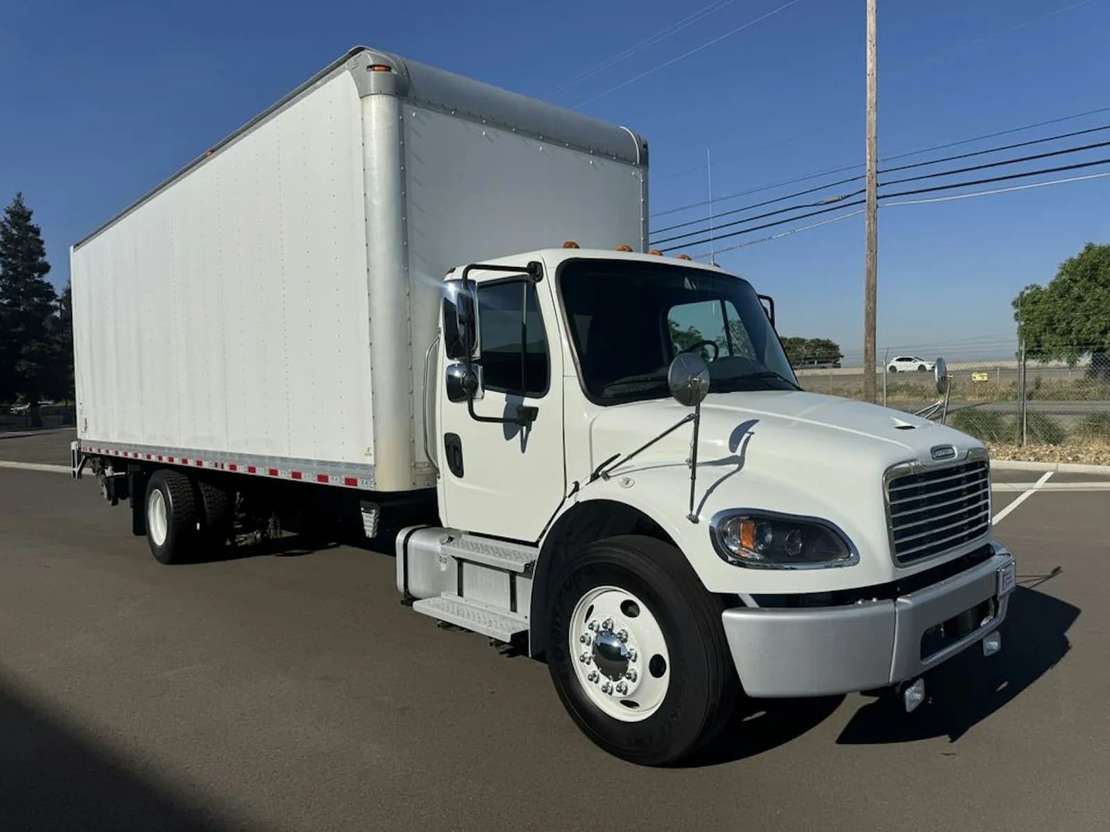 2021 Freightliner M2-106