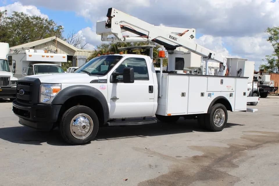 2013 Ford F550 Diesel 45' Versalift - Bucket