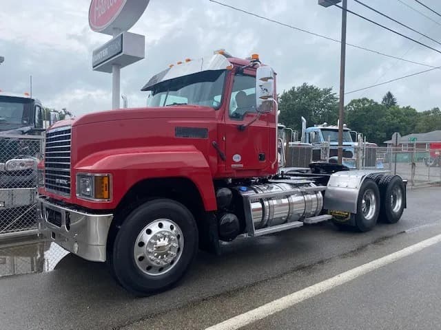2019 MACK Pinnacle