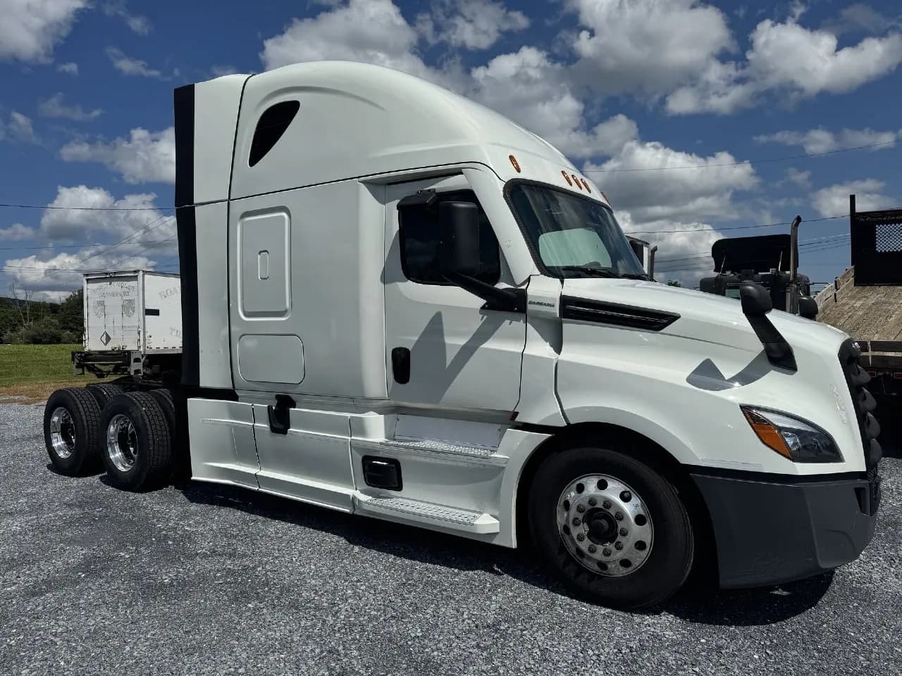 2022 Freightliner Cascadia - Sleeper