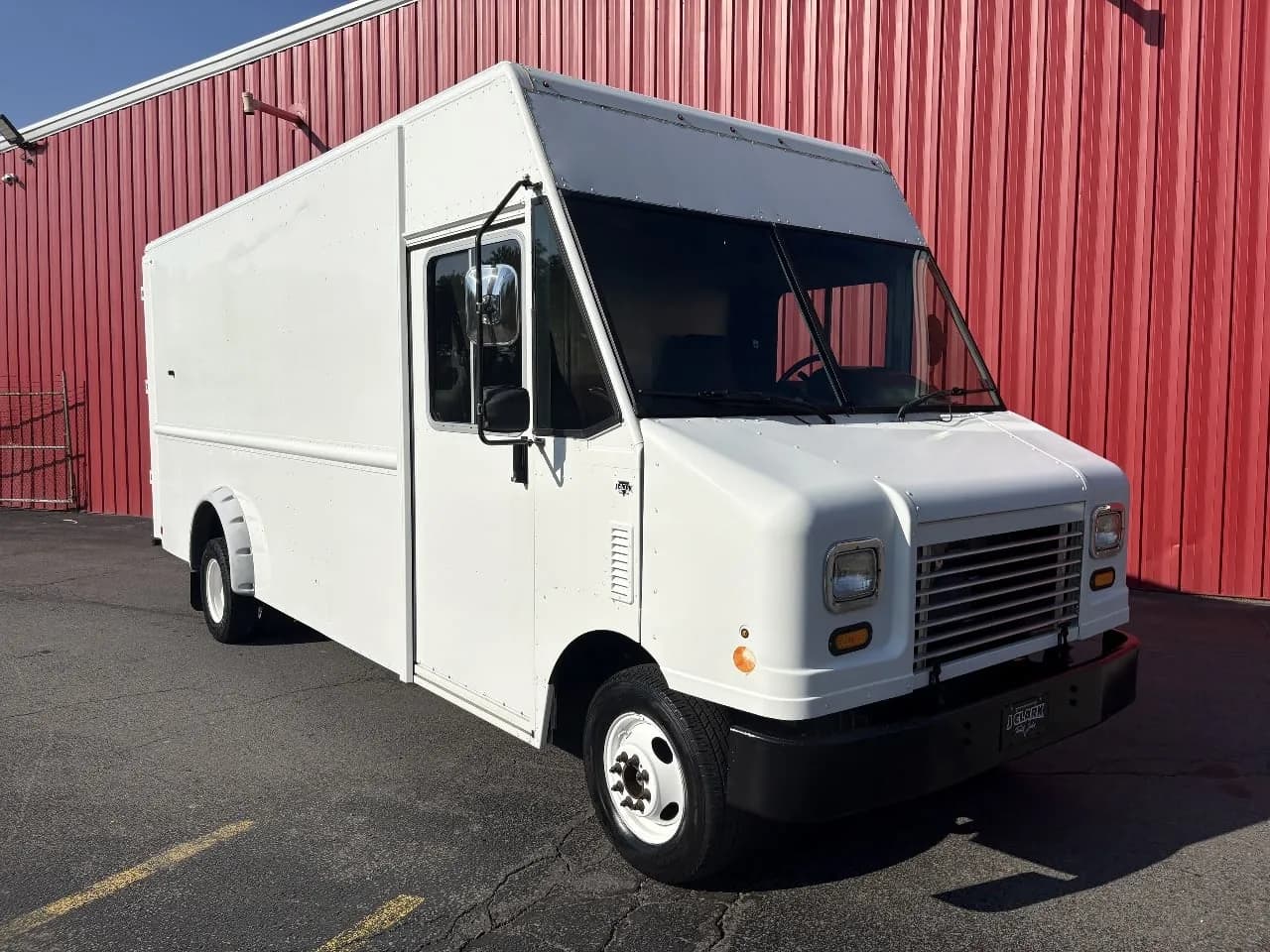2013 Ford E-350 P900 16’ - Chassis