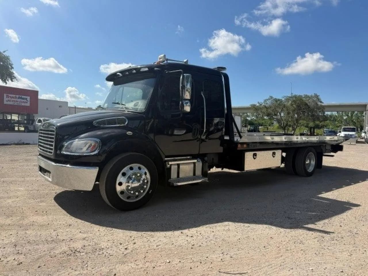 2023 Freightliner M2 - Tow