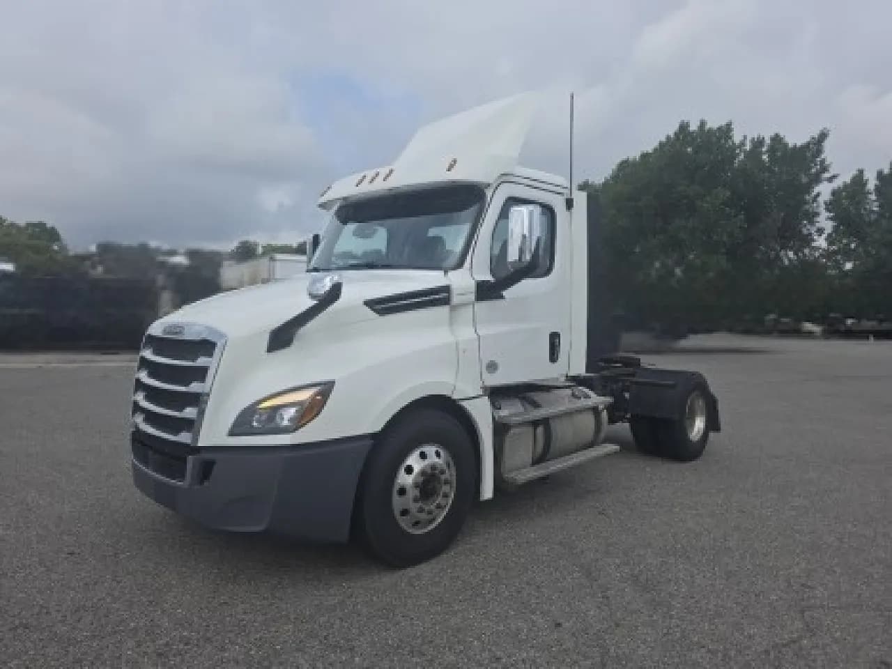 2019 Freightliner Cascadia - Day Cab