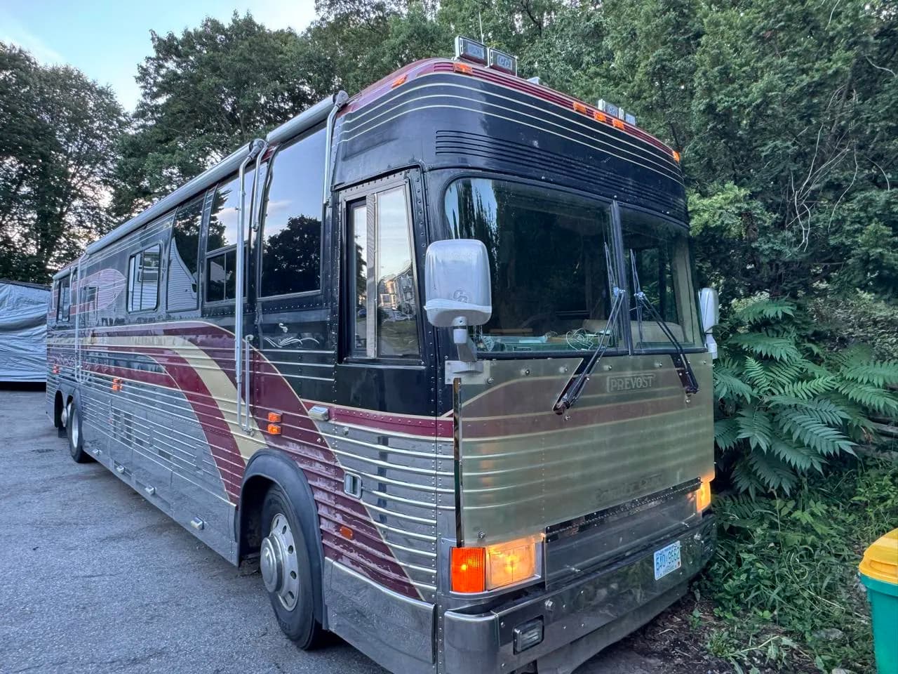 1992 Prevost Country Coach Luxury Motorcoach Bus RV Diesel - Passenger Bus / Shuttle Bus / SUV