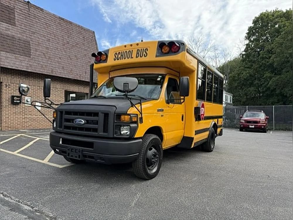2015 Ford E-350 - Box