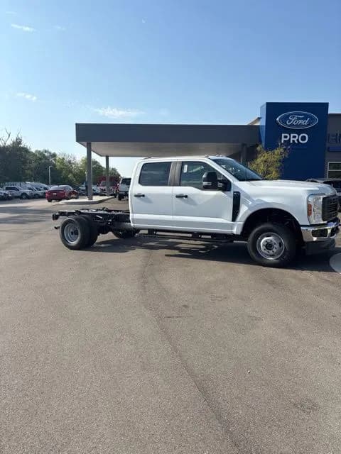 2027 Ford F-350 Crew Cab - Chassis
