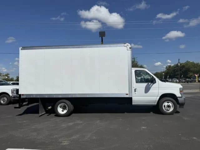 2027 Ford E-450 - Box