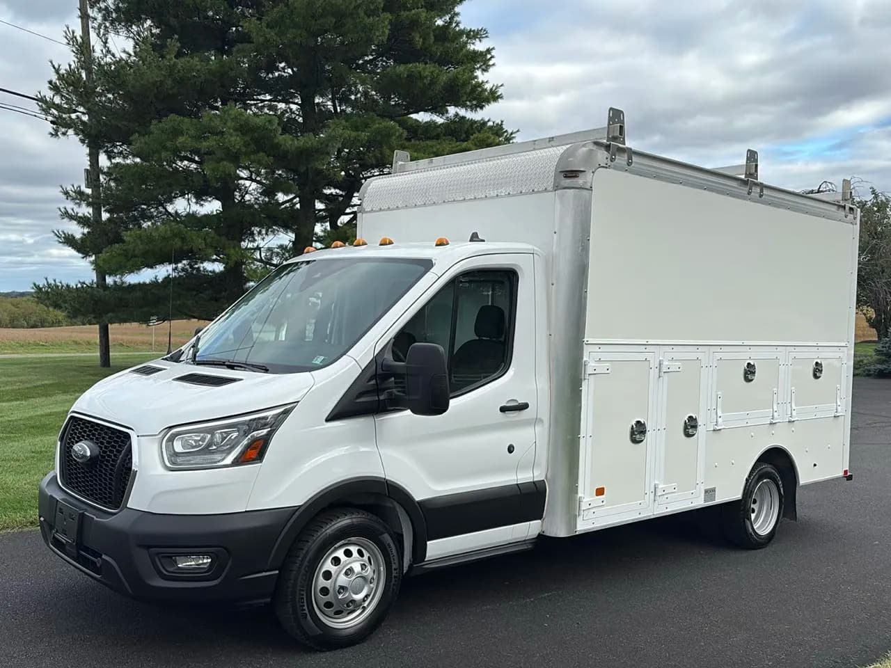 2023 Ford Transit Cutaway T-350 - Box