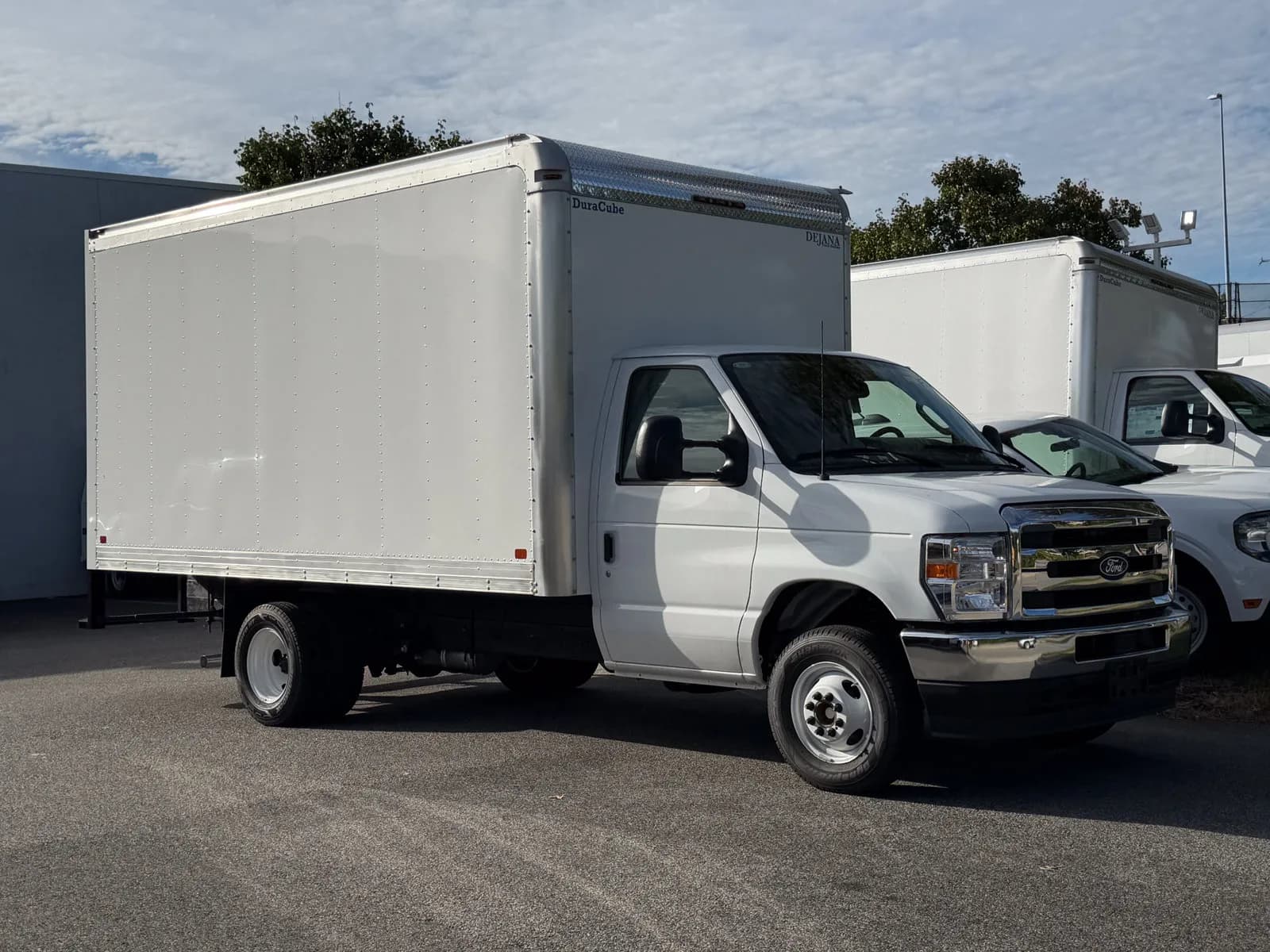 2027 Ford E-450 - Box