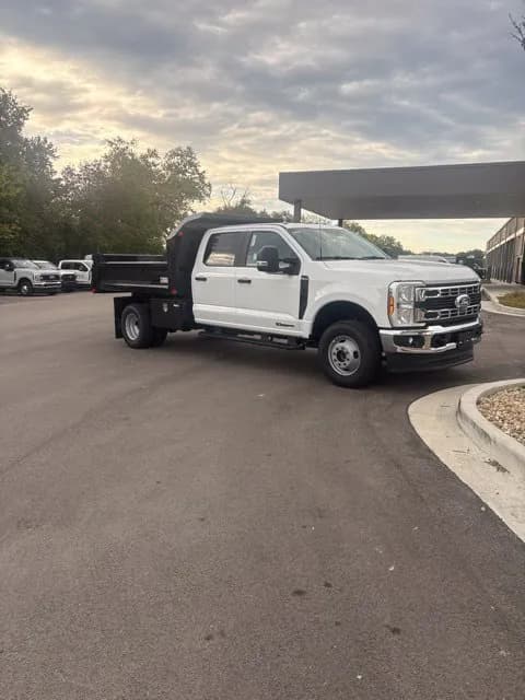 2027 Ford F-350 Crew Cab - Chassis