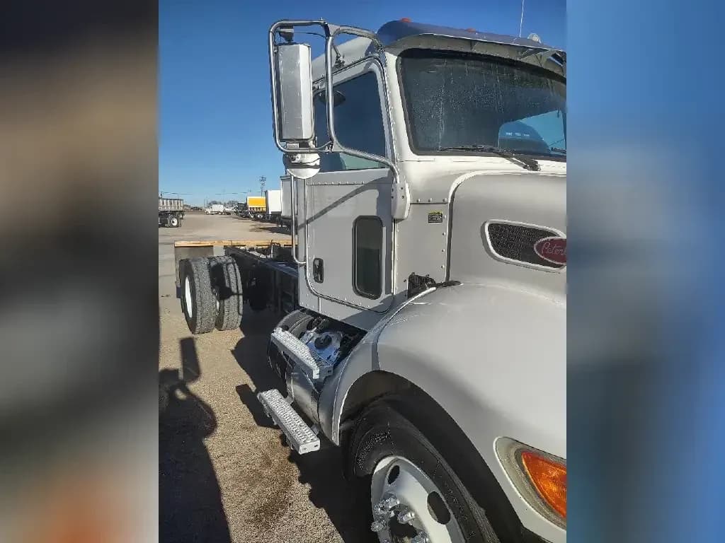 2015 Peterbilt Cab Chassis Dually - 337 - Chassis