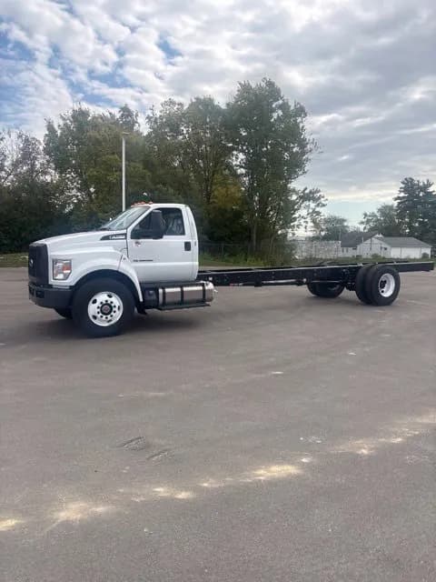 2027 Ford F-750 - Chassis